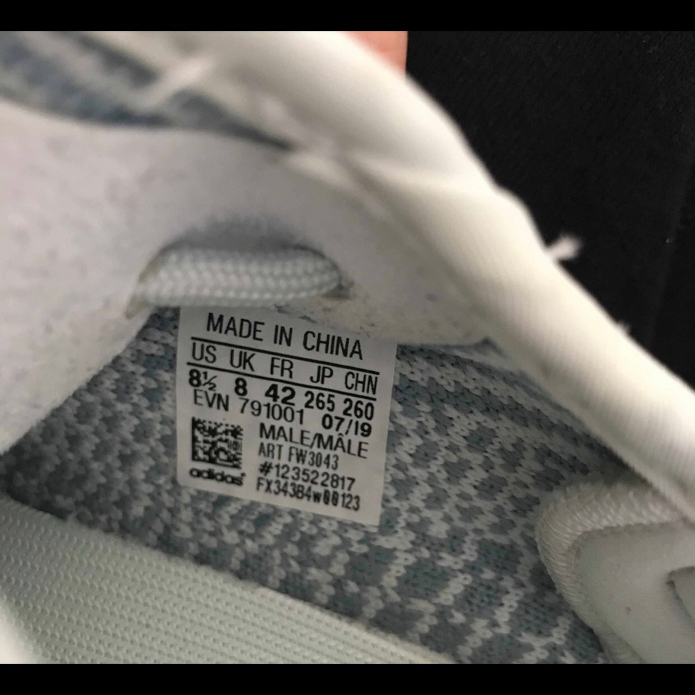 Yeezy Cloud, non-reflective. 8.5. Pre-owned.